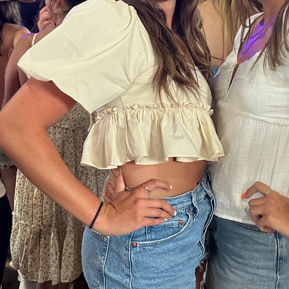 URBAN OUTFITTERS Women's Cream Ruffle Crop Top!